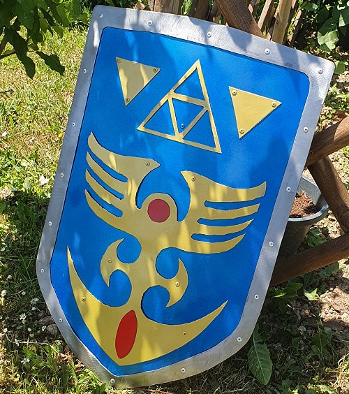 bouclier du héros en métal
